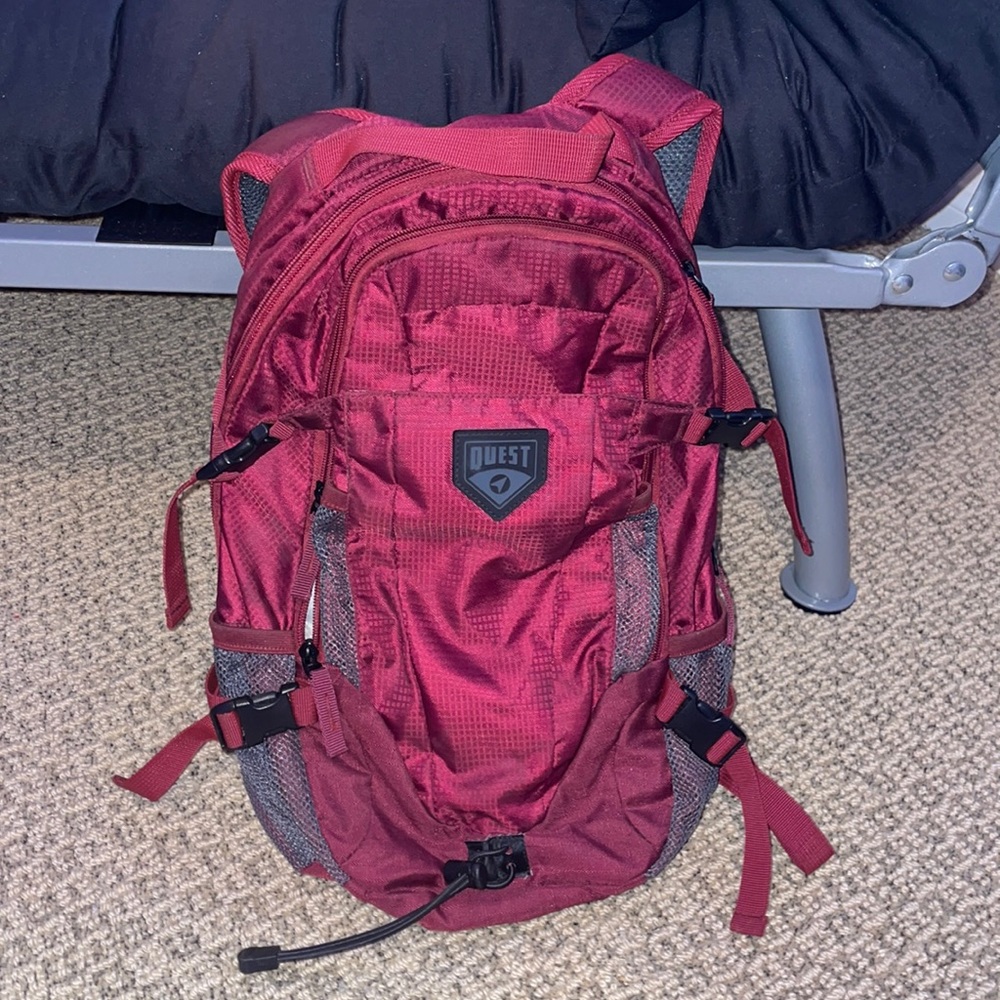 QUEST HYDRATION BACKPACK